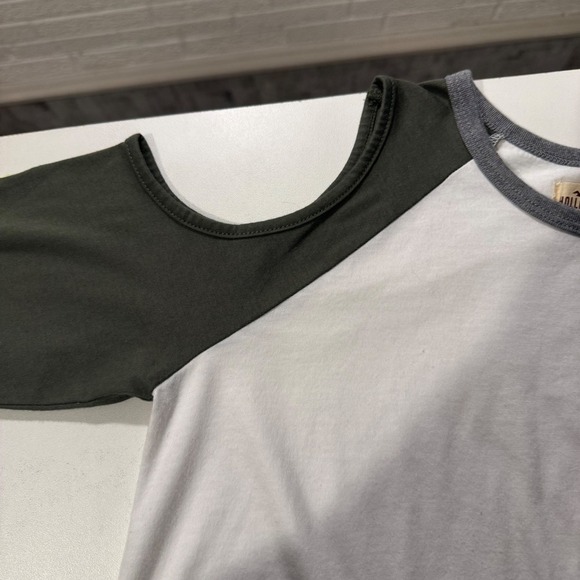 Hollister California Olive Green Cold Shoulder Graphic Top - XS - Picture 4 of 5